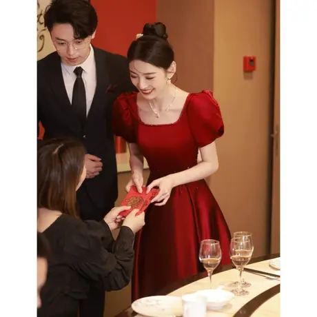 红色敬酒服2023新款新娘高级感法式缎面结婚订婚礼服端庄大气长款图片