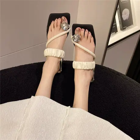2024欧洲站夏季新款时尚外穿粗跟套趾凉拖鞋女中跟水晶跟凉鞋女潮图片