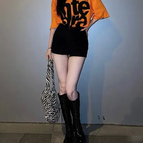 辣妹牛仔黑色短裤子女2023夏季直筒高腰包臀紧身热裤潮图片