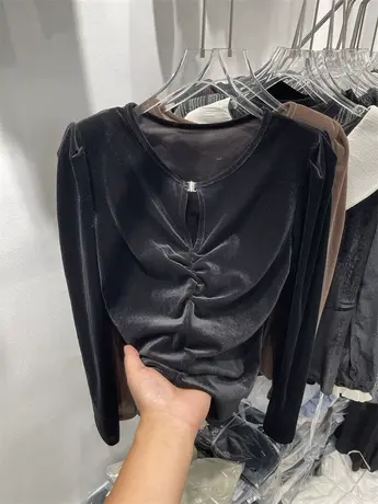 设计感卡扣金丝绒泡泡袖T恤女2023秋新款时尚褶皱修身打底衫上衣商品大图