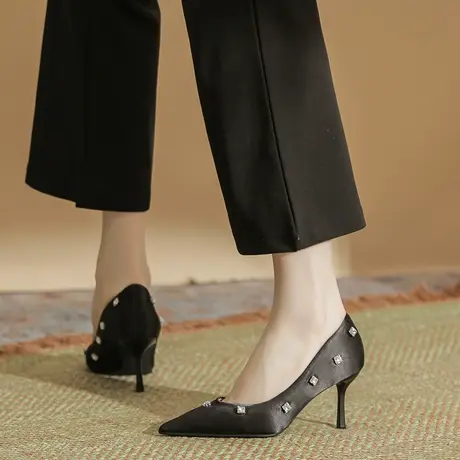 2023年春季新款法式女神范高跟鞋女细跟尖头水钻绸缎黑色职业单鞋商品大图