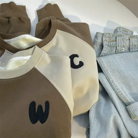 美式刺绣字母插肩袖加绒圆领卫衣女高腰显瘦短款绒衫短外套上衣女图片