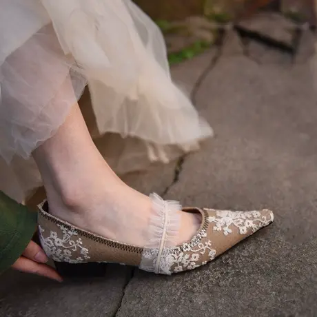 Artmu阿木原创法式复古小众设计感尖头单鞋女粗跟蕾丝刺绣新款图片