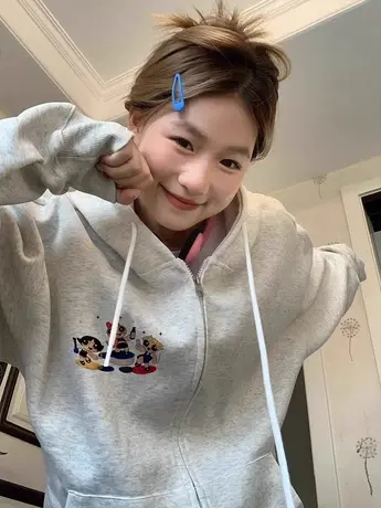 卫衣女2023新款秋冬季设计感小众宽松慵懒风连帽加绒加厚开衫外套商品大图