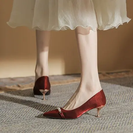 酒红色新娘婚鞋女2024年夏季新款性感尖头百搭珍珠浅口细跟高跟鞋图片