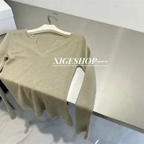 纯欲风小V领针织打底衫女外穿简约设计感修身显瘦喇叭袖针织衫秋商品大图