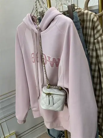 超好看粉色连帽卫衣女新款时尚洋气字母宽松带帽子爆款插肩袖上衣商品大图