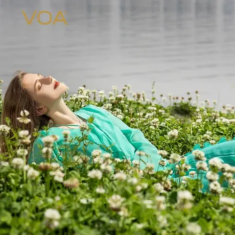 VOA乔其纱桑蚕丝翠绿色V领对丝工艺花边系带长袖真丝开衫外套图片