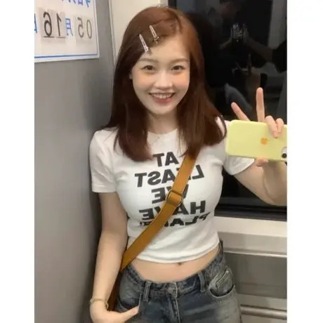 白色字母印花短袖T恤女2023夏季新款洋气修身显瘦短款纯棉上衣潮图片