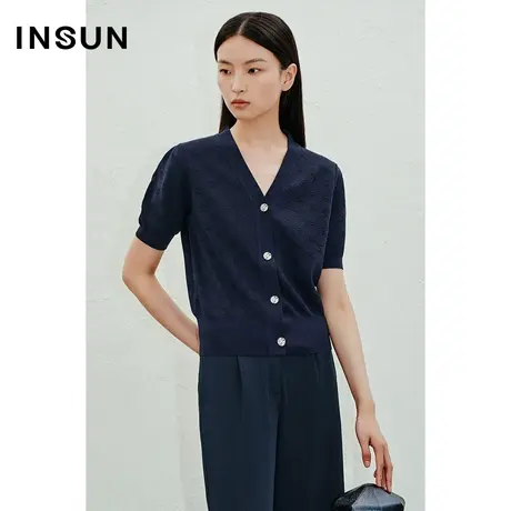 INSUN恩裳线上专选夏季菱形格字母提花V领针织衫商品大图