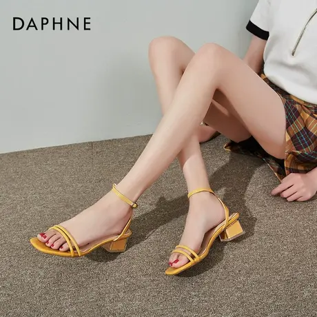 达芙妮一字带凉鞋女粗跟2020年夏季新款中跟百搭时尚仙女风罗马鞋图片