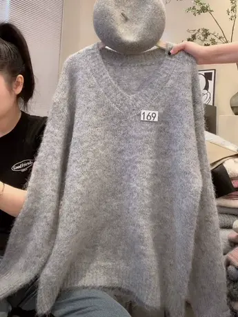 软糯高级感灰色毛衣女2023秋冬新款慵懒风简约百搭针织衫打底上衣图片