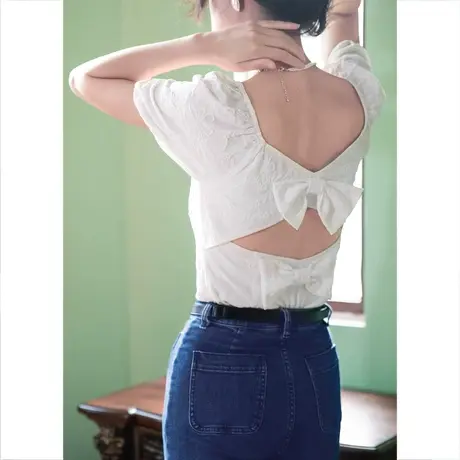 设计感露背法式锁骨方领上衣短款女夏白色后背蝴蝶结修身短袖t恤图片