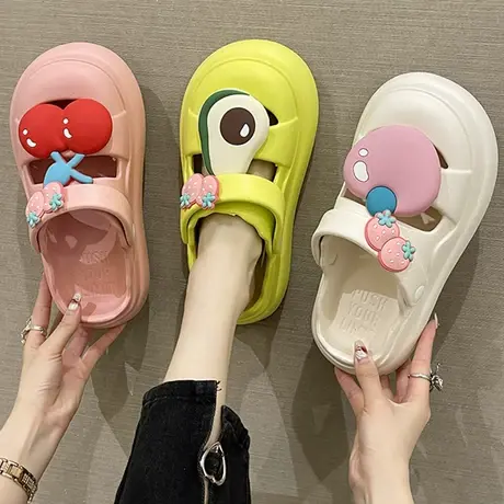 可爱踩屎感厚底包头拖鞋女款夏天2025新款防滑沙滩外穿洞洞凉拖鞋图片