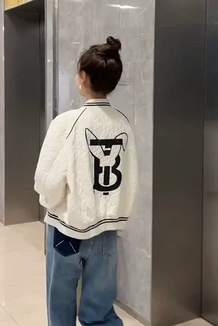 欧货爆款菱形格棒球服外套女薄款2023年早春新款兔子宽松上衣夹克图片