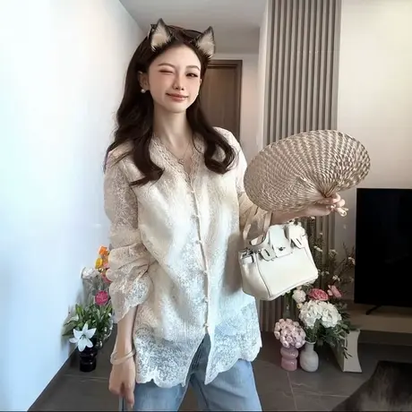韩系设计感蕾丝长袖V领衬衫女2025秋季新款洋气时尚减龄刺绣小衫图片