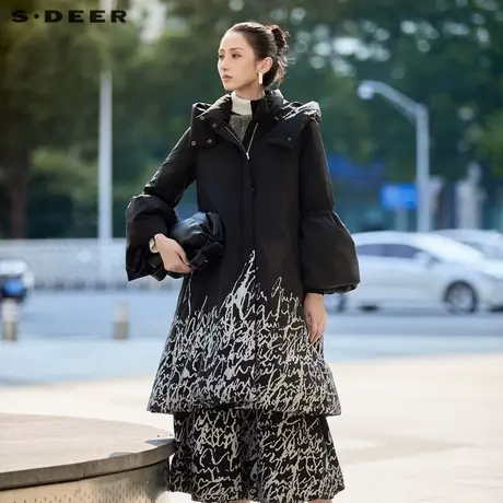 sdeer圣迪奥女装高领连帽撞色印花喇叭袖羽绒服S24482405图片
