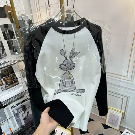 兔子印花长袖t恤女磨毛棉质宽松韩版内搭洋气撞色插肩袖春装上衣图片