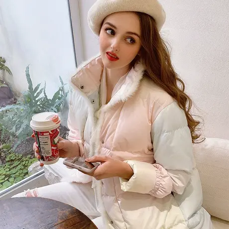 【直播】粉红大布娃娃甜美收腰炫彩羽绒服图片