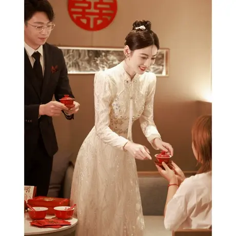 香槟金色敬酒服2023新款新娘高级感旗袍秀禾服秋季长袖出阁服嫁衣图片