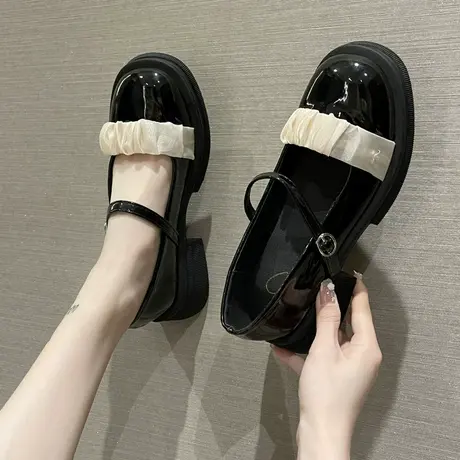 永希单鞋女2023年春季新款仙女风浅口女鞋洋气百搭粗跟扣带小皮鞋商品大图