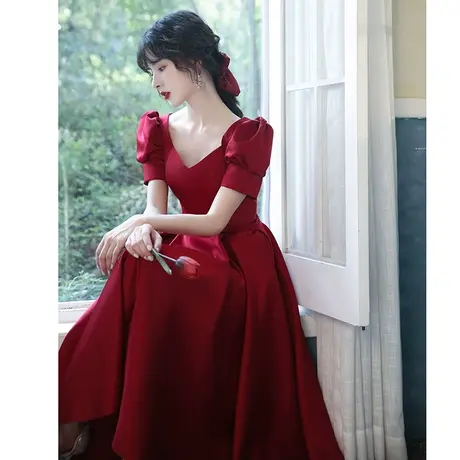 缎面敬酒服酒红色平时可穿新娘礼服女夏季法式订婚回门连衣裙便装图片