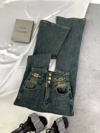 金属字母排扣加绒牛仔喇叭裤2023秋冬新款显瘦百搭高腰弹力马蹄裤图片