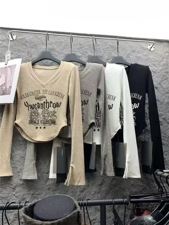 十三行2023秋冬新款美式复古字母印花v领长袖t恤女短款打底衫上衣商品大图