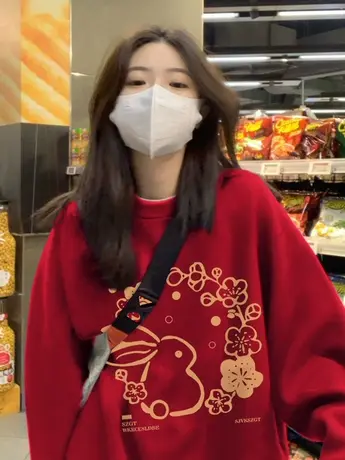本命年兔子红色卫衣女秋冬加绒加厚小众设计感宽松慵懒风上衣外套图片
