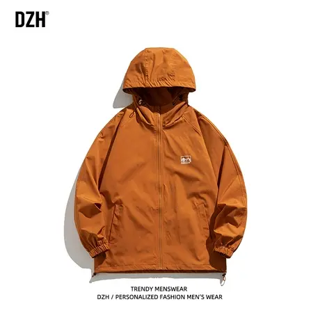 男士焦糖色冲锋衣男外套男款秋季男装2023新款连帽夹克户外登山服商品大图