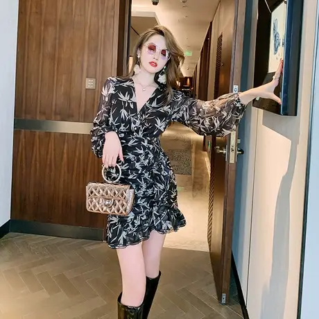 复古网纱长袖碎花连衣裙秋季小个子v领收腰气质褶皱显瘦包臀短裙图片