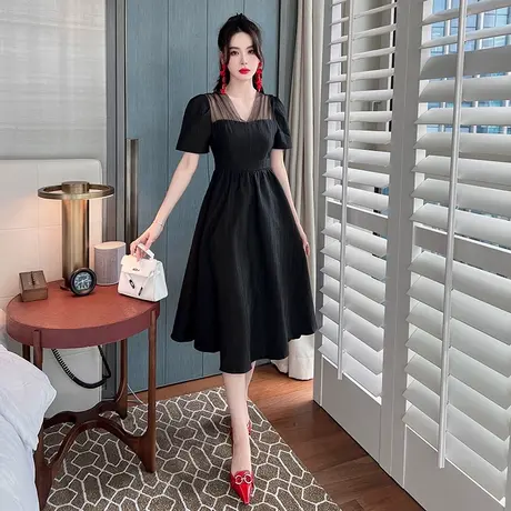 赫本风别致独特绝美遮肉小黑裙2022新款气质收腰网纱A字连衣裙女图片