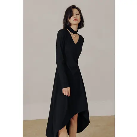 弥古黑色v领针织连衣裙女春秋法式小黑裙内搭毛衣裙高级感打底裙图片