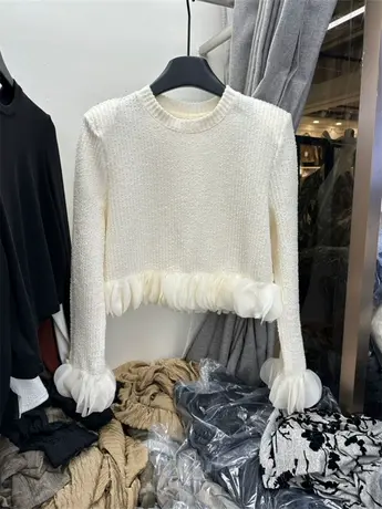 2023年秋冬新款法式设计感小众花瓣拼接衬衫高级感垫肩宽松上衣女图片