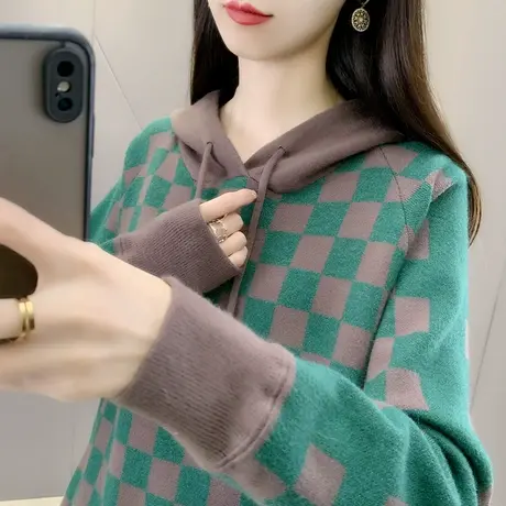 秋冬新款女装帽子衫拼色宽松套头连帽毛衣洋气棋盘格夹色针织衫女图片