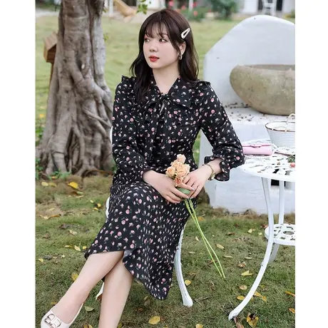 碎花优雅连衣裙2023年秋季新款泡泡袖设计感显瘦大码胖妹妹连衣裙图片