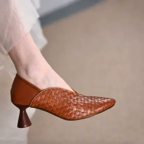 Artmu阿木原创复古手工真皮编织尖头高跟鞋粗跟单鞋奶奶鞋新款图片