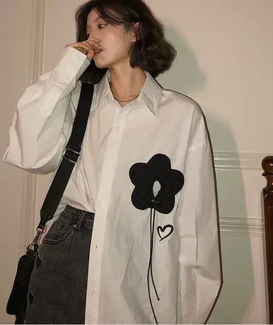 白色衬衫女春装2022新款宽松韩版设计感小众法式长袖别致上衣外穿图片