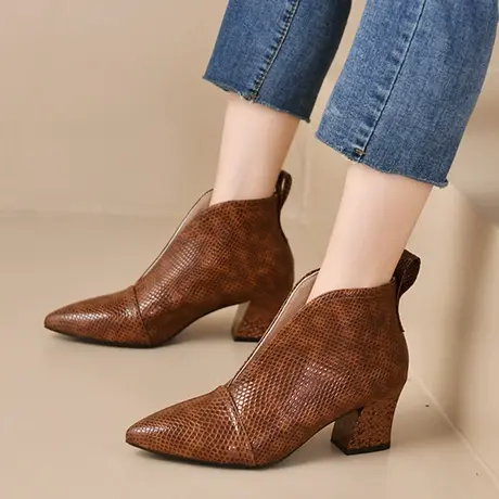 2023秋冬新款尖头v口高跟短靴女复古法式百搭裸靴粗跟短筒马丁靴商品大图