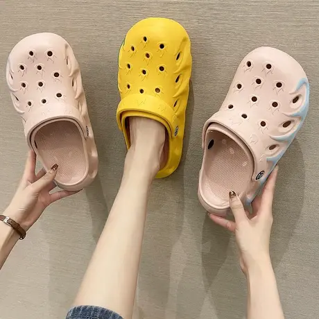 2025新款火焰洞洞鞋女ins潮外穿包头防滑护士时尚凉拖鞋夏沙滩鞋图片