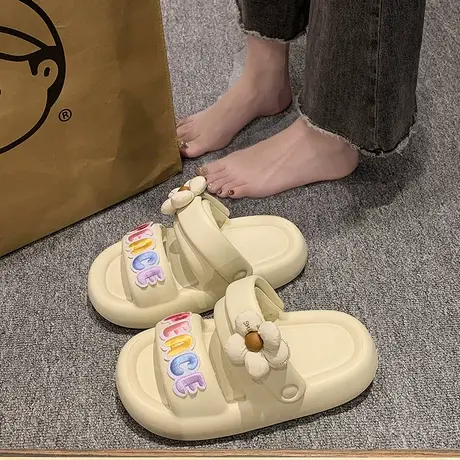 花朵凉拖鞋女士夏季时尚字母刺绣室内外穿踩屎感防滑两穿沙滩凉鞋图片