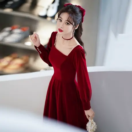 长袖敬酒服新娘2024新款秋冬季结婚订婚回门礼服简单大气钉珠方领图片