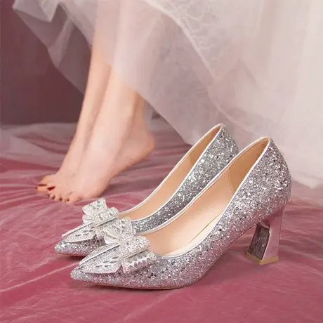 粗跟婚鞋女秀禾婚纱两穿新娘鞋2023春新款不累脚蝴蝶结尖头高跟鞋图片