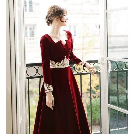 新娘敬酒服冬季丝绒长款酒红色气质高端法式长袖宴会晚礼服裙子女图片