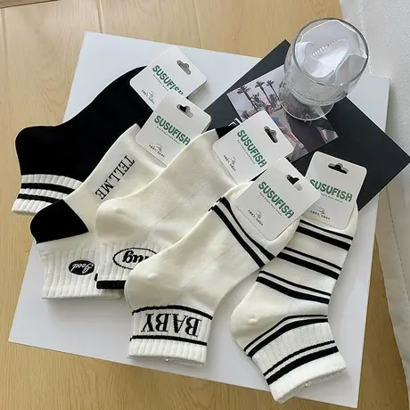 2024春夏款黑白条纹刺绣字母中筒袜时原宿风尚学生百搭休闲短筒袜商品大图