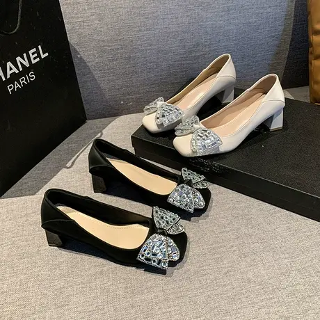 法式白色软皮方头高跟鞋女2024年夏季水钻蝴蝶结气质两穿粗跟单鞋图片