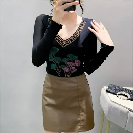 欧货女装2024春秋T恤重工镶钻性感V领镂空洋气内塔上衣女打底小衫图片