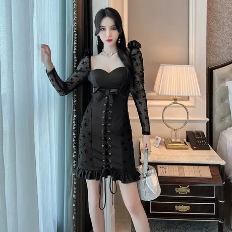 蕾丝拼接裹胸连衣裙女装2024新款荷叶边裙子别致绑带赫本风小黑裙商品大图