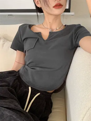 港味V领小心机辣妹短袖T恤女夏季2023新款设计感短款百搭紧身上衣图片