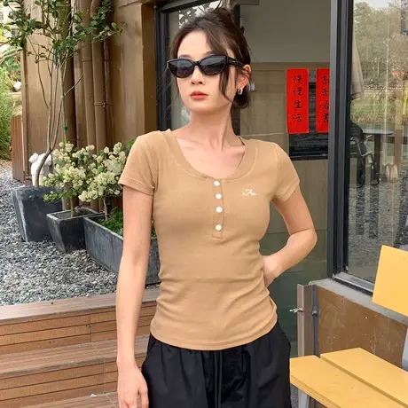 尔给夏季美式正肩短袖t恤女2024新款设计感小众修身显瘦辣妹上衣商品大图